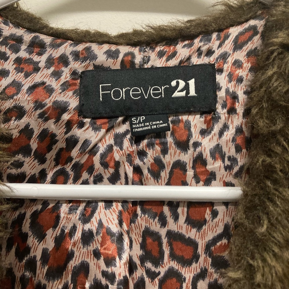 FUR VEST - Picture 2 of 5